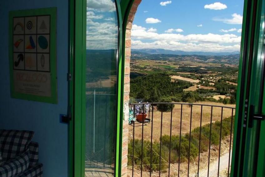 Studio mit Balkonblick ins bergige Grüne - foto 7
