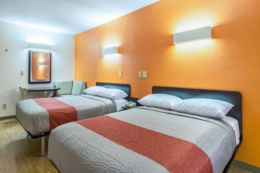 2 Queen Beds  Non-Smoking Micfridge - foto 12