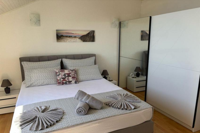 Indy's Beach Apartments -Two Bedroom Apartment with Balcony and Sea View - foto 28