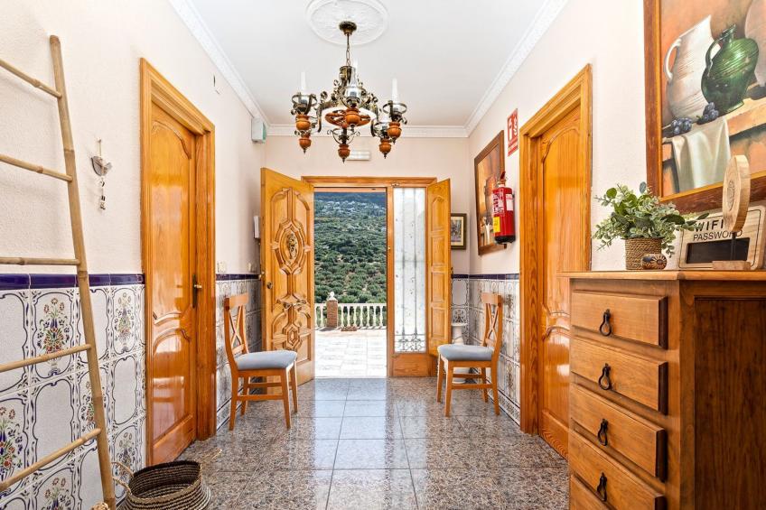 Familienhaus mit großzügigen Außenanlagen - foto 10