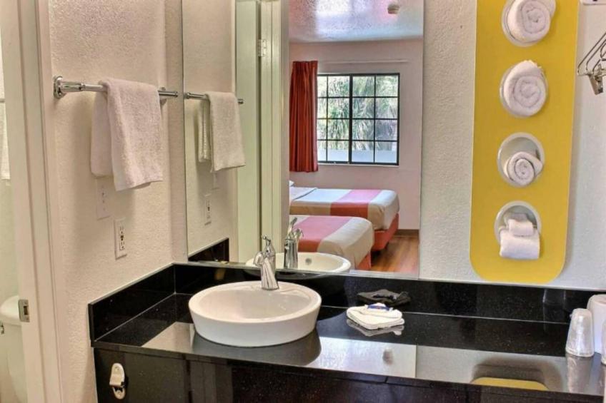 2 Queen Beds  ADA/Tub - foto 17