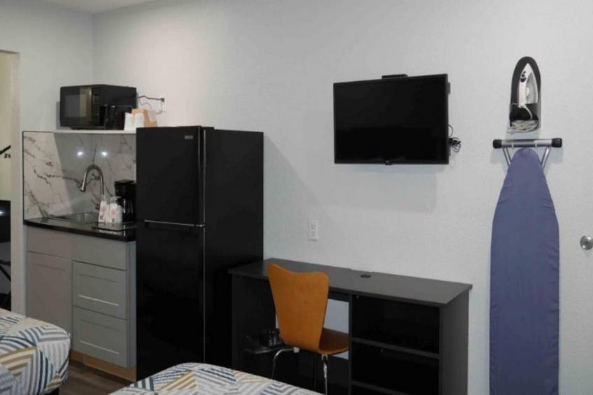 1 Queen Bed  Mobil Access Tub Nsmk Kitchen - foto 7