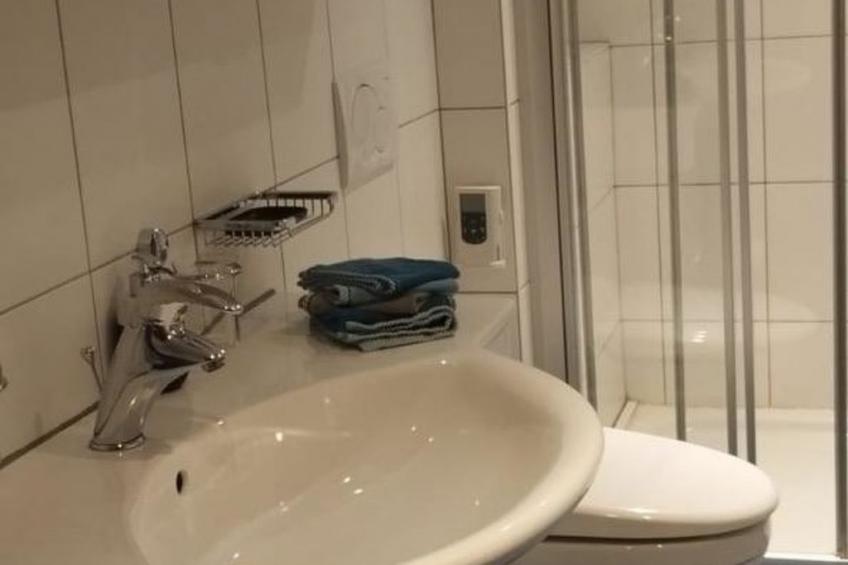 Steingräbji 1. OG Süd Appartement/Fewo, Dusche oder Bad, WC - foto 18