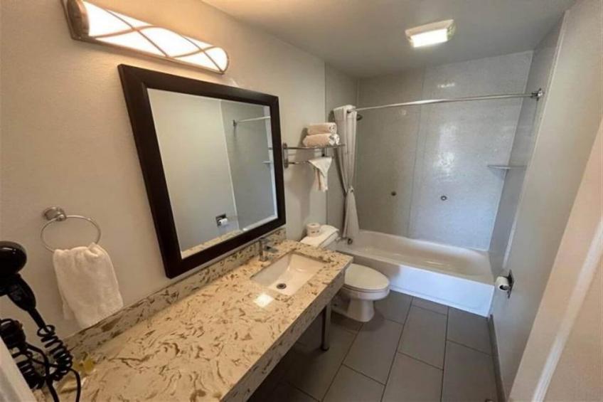 2 Queen Beds  Suite Non-Smoking Micfridge - foto 6