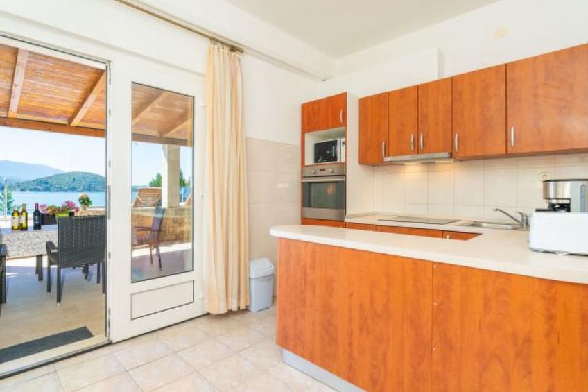 Beachfront Apartment house Hon with pool - foto 18