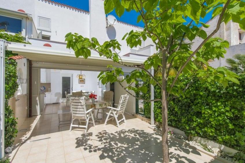 mit Blick auf das Wasser