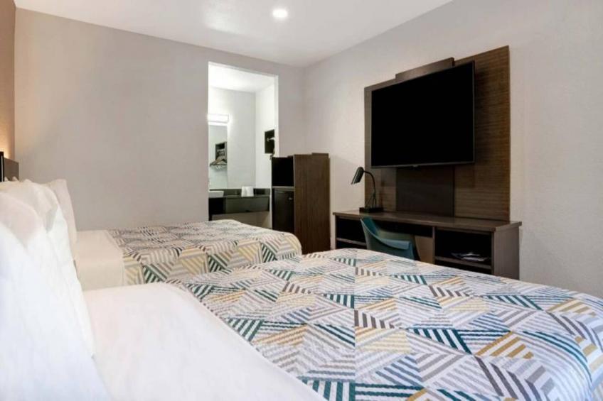 2 Queen Beds  Mini Fridge - foto 6