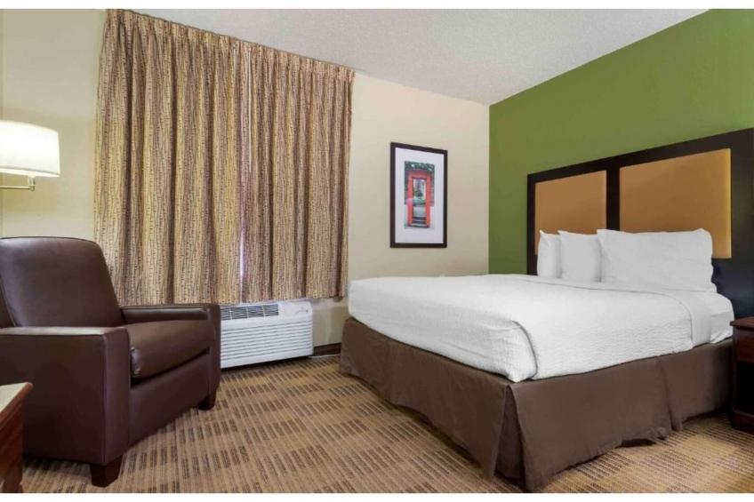 1 King Bed | Mob Acc RI Shwr Ste Nsmk Ktchn - foto 12