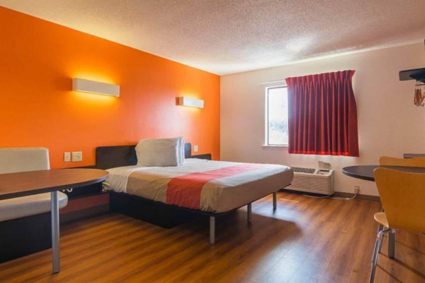 1 KING BED  NON-SMOKING MICFRIDGE - foto 25