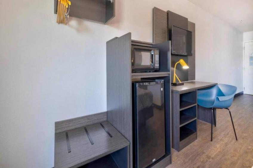 2 Full Beds  Non-Smoking Micfridge - foto 19