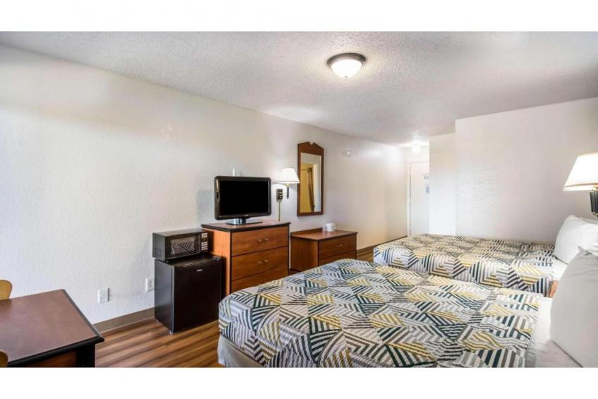 2 Queen Beds  Non-Smoking Micfridge