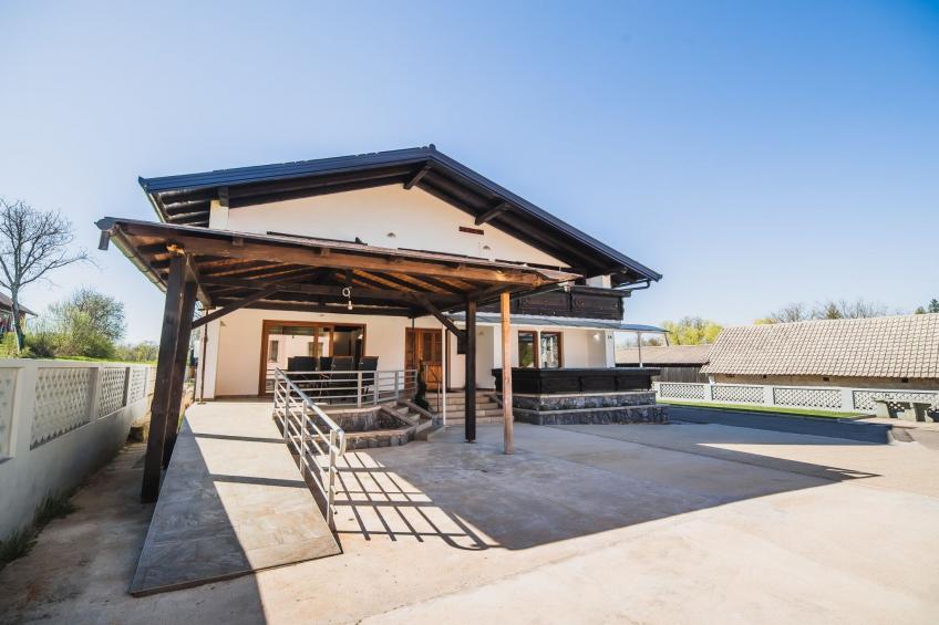 Cozy Luxe Holiday Home with Natural Thermal Bath - Seven Bedroom Holiday Home - foto 44