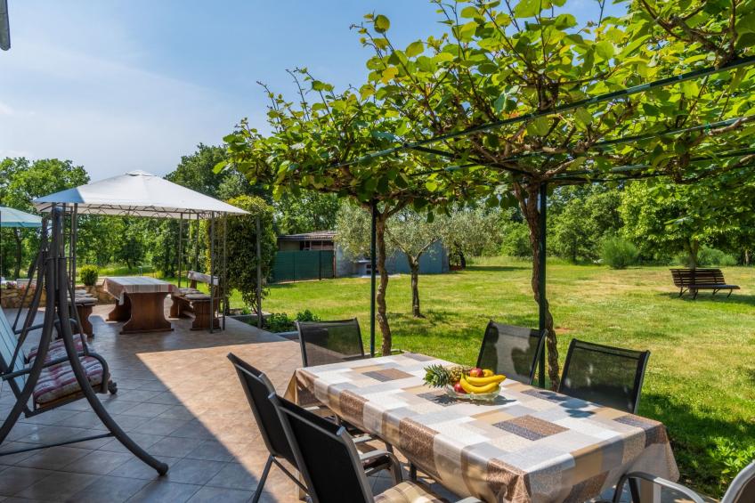 Schönes Haus mit großer grüner Umgebung, Pool - foto 10