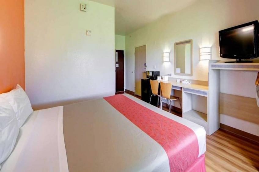 1 King Bed  Mobility Accessible Tub Nsmk - foto 15