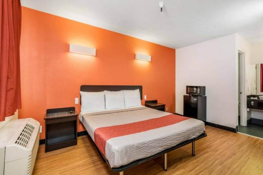 1 King Bed  Non-Smoking - foto 15