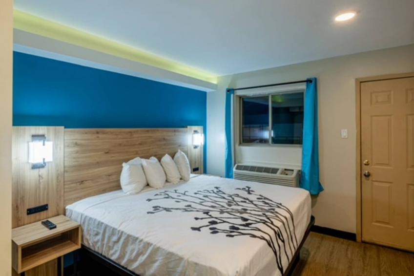 King Bed with Kitchenette