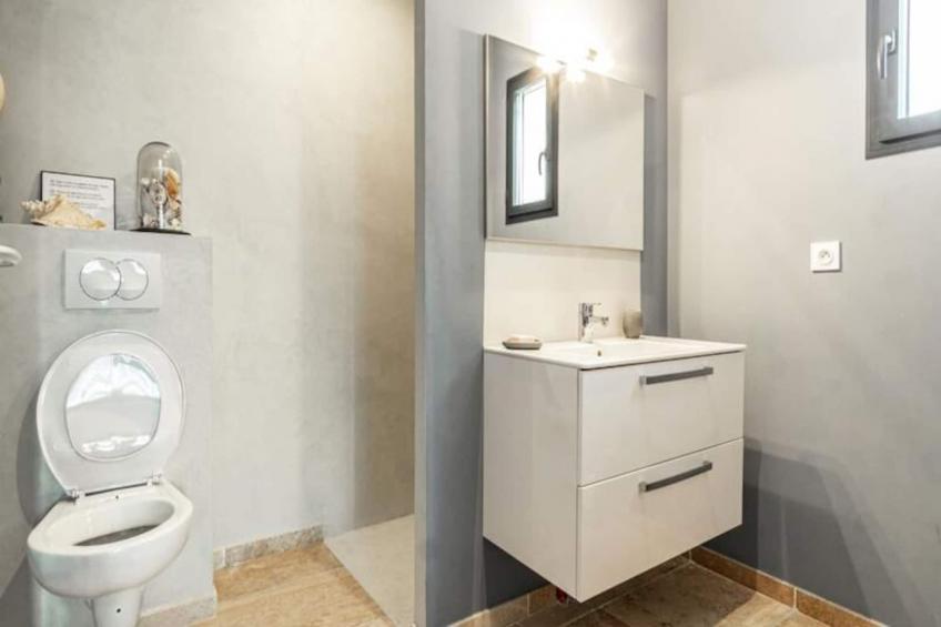 La Verdière - Maison Contemporaine De Plain Pied Avec Jardin Et Piscine Pri - foto 16