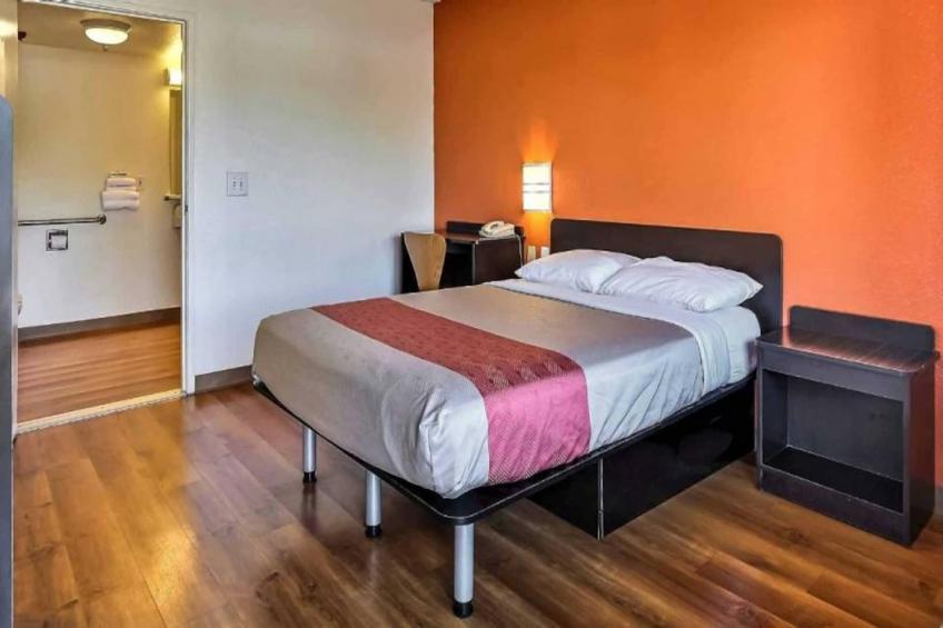 1 King Bed  Deluxe Micfridge - foto 5