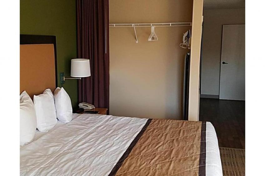 1 Queen Bed  Non-Smoking Kitchen - foto 7