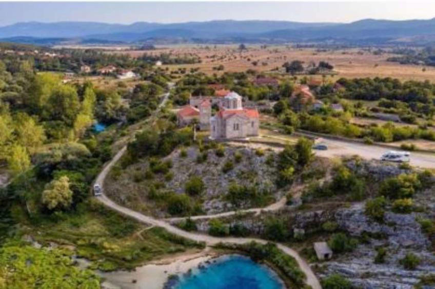 Apartment and Room Mare Vrlika - Two Bedroom Apartment  with Balcony - foto 13