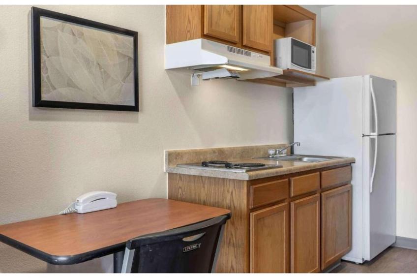 1 Full Bed | ADA\/Tub\/Non-Smoking\/Kitchen - foto 13