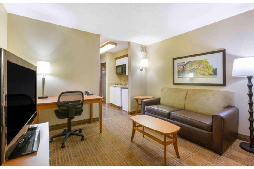 1 King Bed | Non-Smoking, Kitchen - foto 24