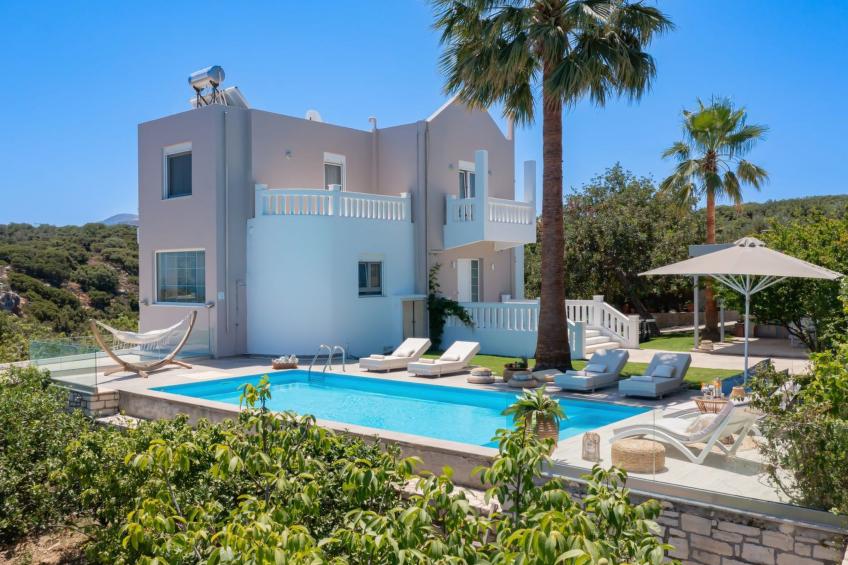 Villa mit Infinity-Pool und BBQ, Nähe zum Strand