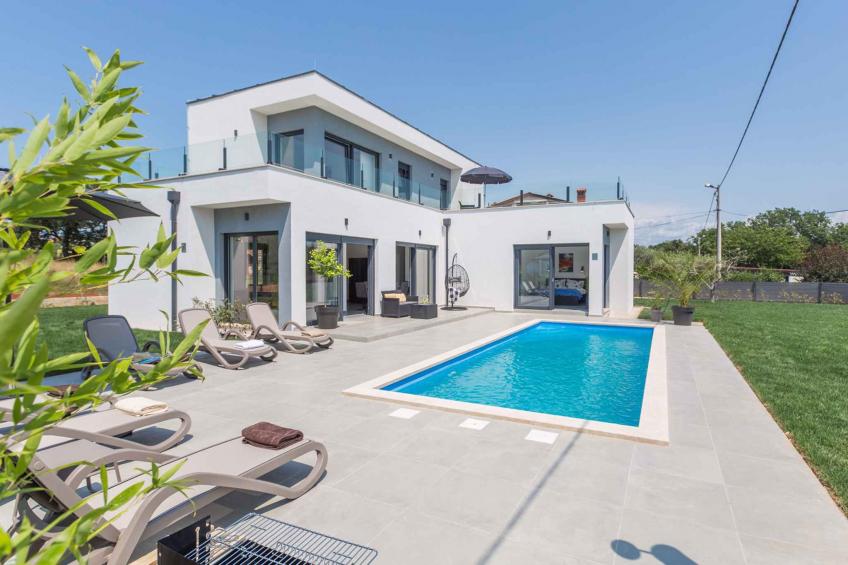 Villa mit Pool - BF-DZCCX