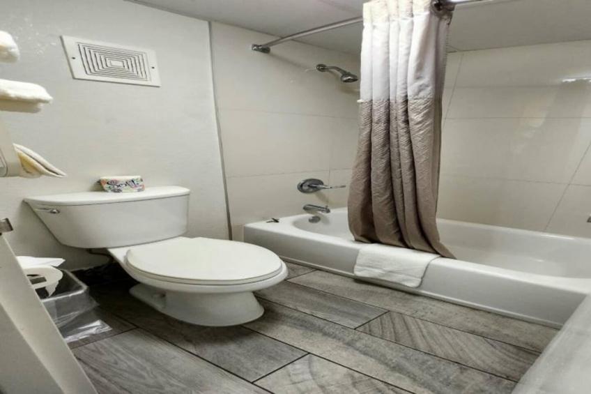 2 Full Beds  Non-Smoking Kitchen - foto 18