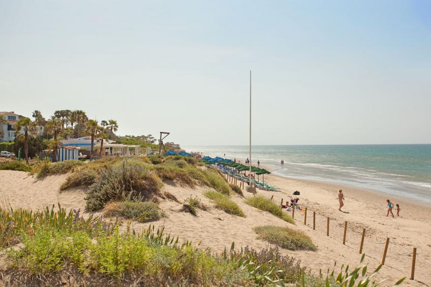 Beachside apartment in Elviria, Romana Playa - foto 13