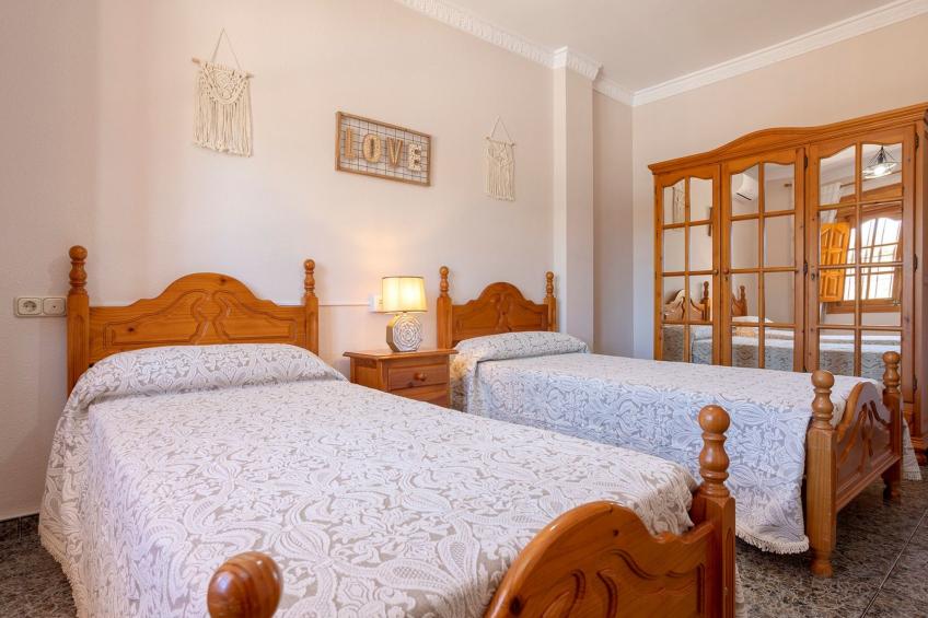 Familienhaus mit großzügigen Außenanlagen - foto 20