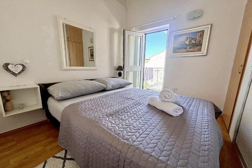 Indy's Beach Apartments -Two Bedroom Apartment with Balcony and Sea View - foto 36