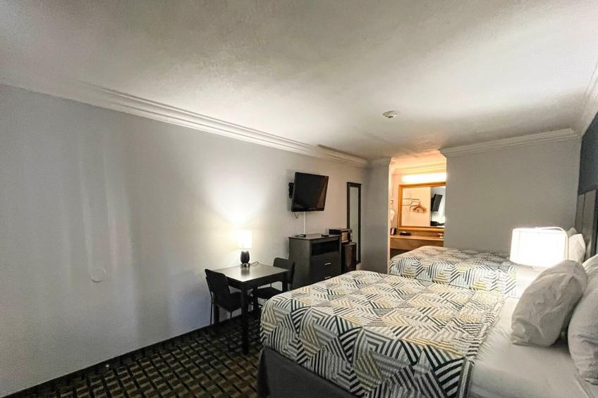 2 Queen Beds | Non-Smoking, Micfridge - foto 6
