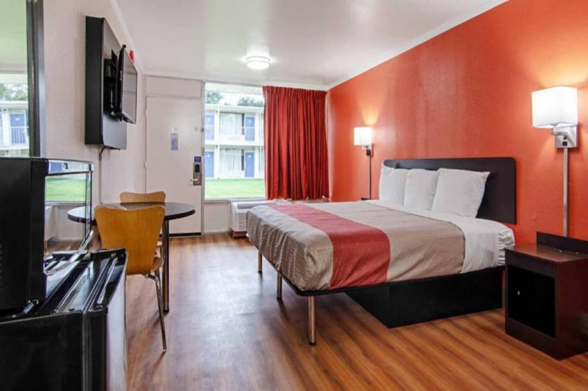 1 King Bed  Smoking Micfridge - foto 7