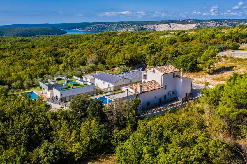 Elegantes Escape mit Pool und Panoramablick - foto 47