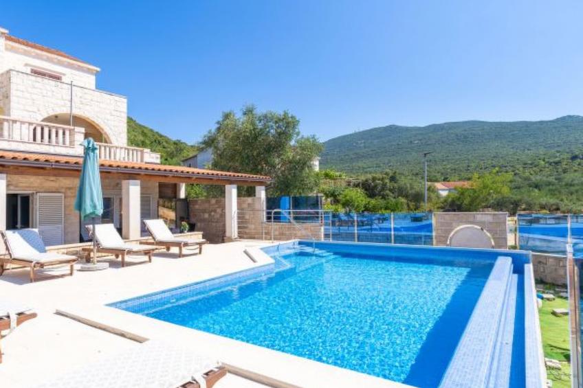 Beachfront Apartment house Hon with pool - foto 28