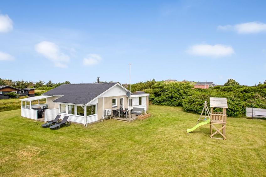 "Hejdi" - 650m from the sea