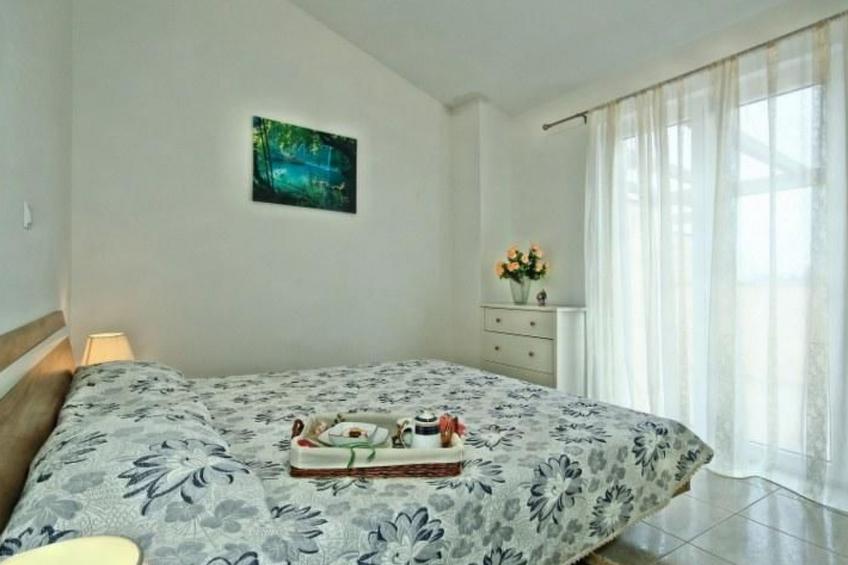 mit Pool, Terrasse und Parkplatz - foto 9