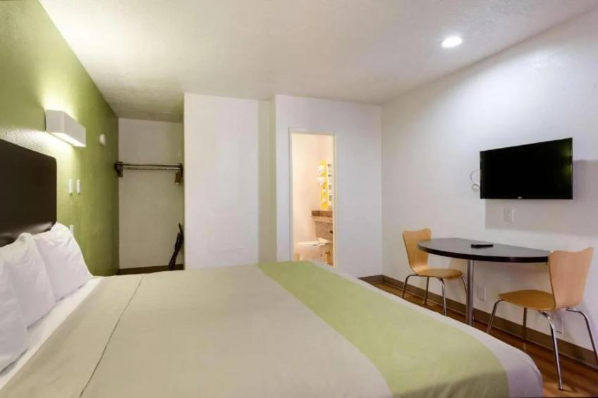 1 King Bed  Non-Smoking - foto 6