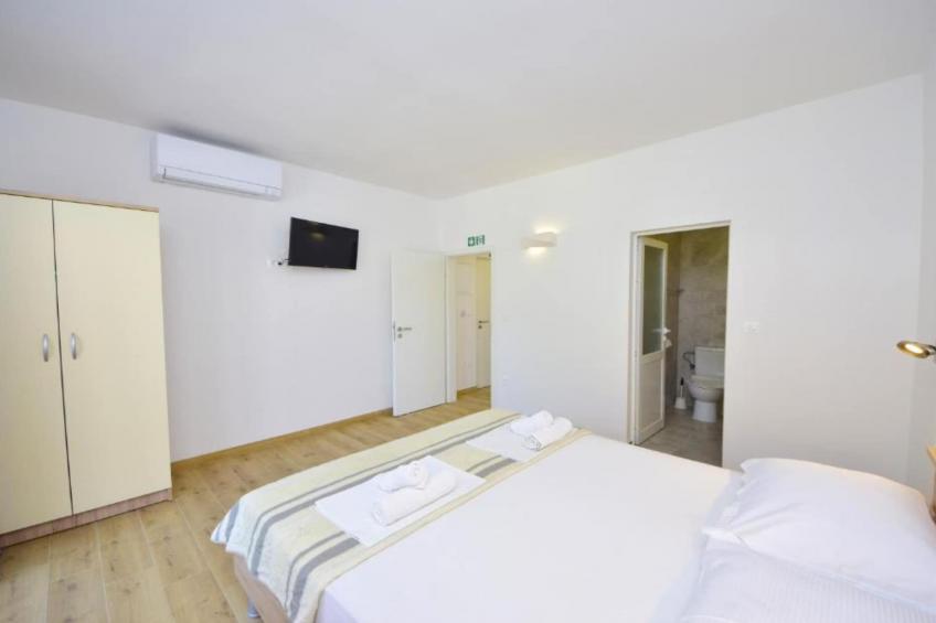 Adriatic Guesthouse Balota with Shared Pool- Two bedroom apartment with Balcony (7+8)