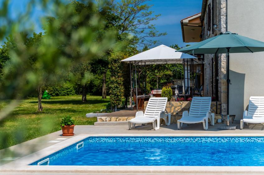 Schönes Haus mit großer grüner Umgebung, Pool - foto 20