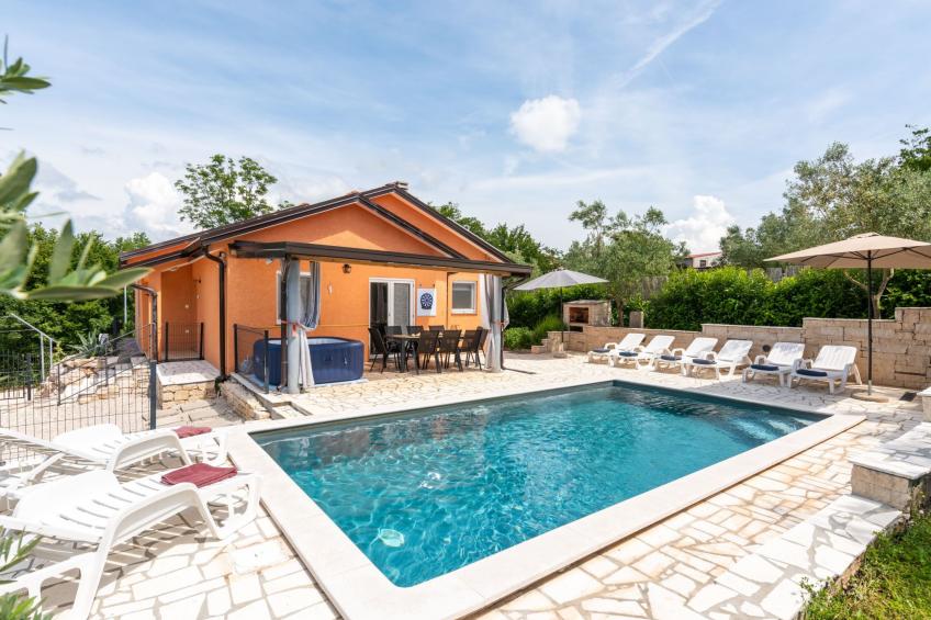 Villa Pendolina mit privatem Pool und Jacuzzi