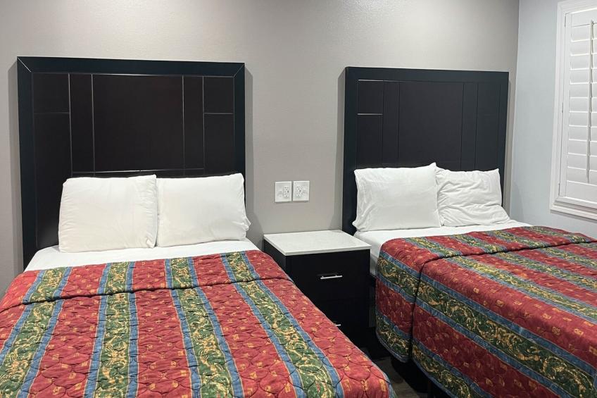 2 Full Beds  Non-Smoking Micfridge - foto 3
