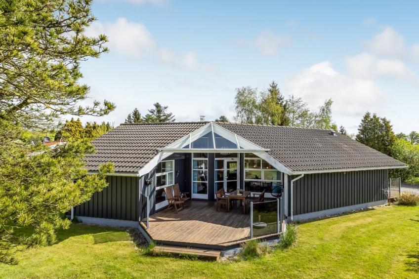 "Winona" - 250m from the sea