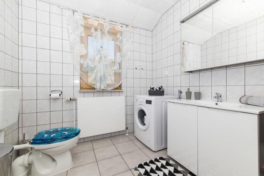 Spacious Holiday Home with Pool and Hot Tub in Kastel Stari - Four Bedroom Holiday Home with Pool - foto 13