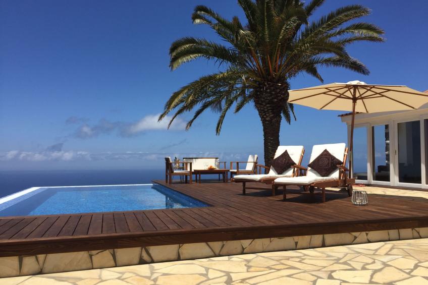 Romantische Ferienvilla mit Infinity-Pool und Panoramameerblick