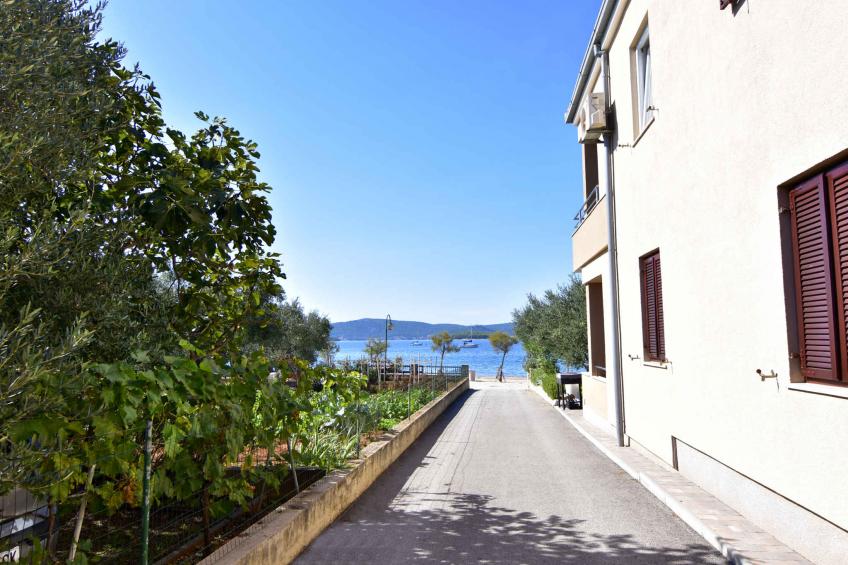 Ferienwohnung für Paare mit Terrasse und gemeinsamem Garten, nur wenige Schritte vom Strand entfernt - BF-8X78K - foto 3