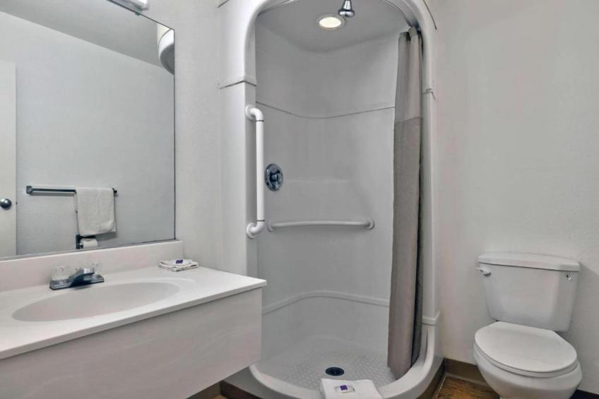 2 Full Beds  Non-Smoking Micfridge - foto 8