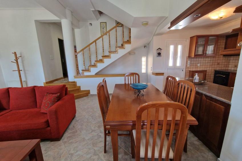 Vollständig umschlossene und großzügig angelegte dreistöckige Ferienvilla mit f - foto 12