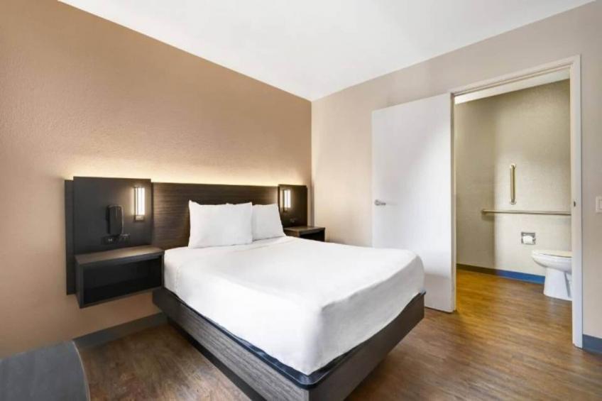 1 Full Bed - 1 Twin Bed  Premium Mini Fridge - foto 11